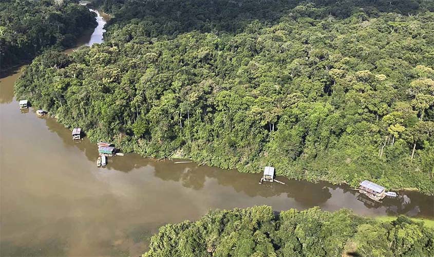 Ibama, Funai e Polícia Federal desativam garimpo ilegal próximo a índios isolados no oeste do Amazonas