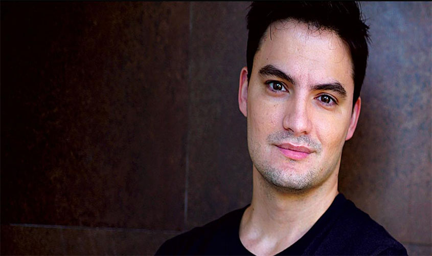 Felipe Neto aciona polícia e tira a mãe do Brasil por conta de ameaças