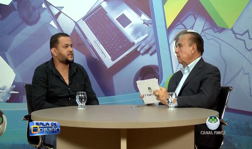 Dr. Aparício Carvalho entrevista o coordenador do curso de Farmácia Rogélio de Barros