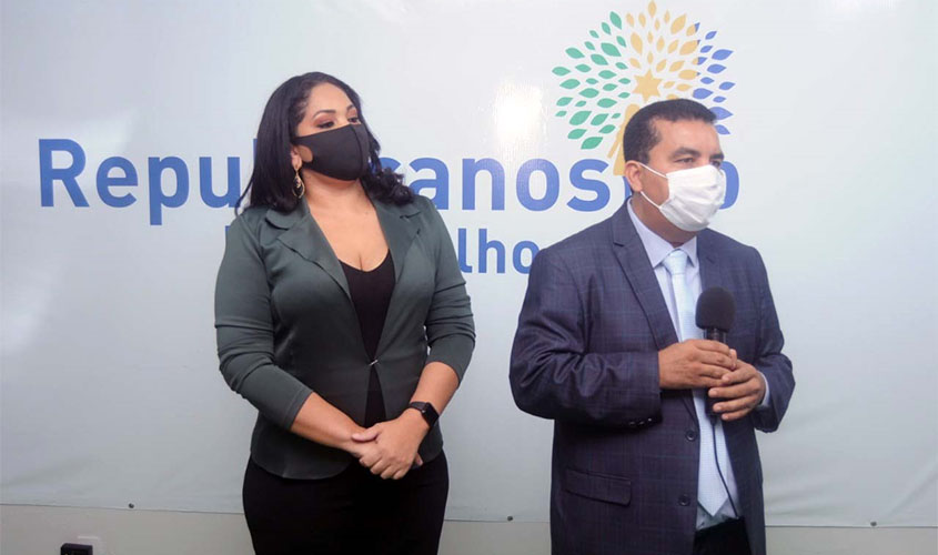 Garçon é confirmado como candidato a prefeito e vice uma policial militar militante dos direitos das mulheres