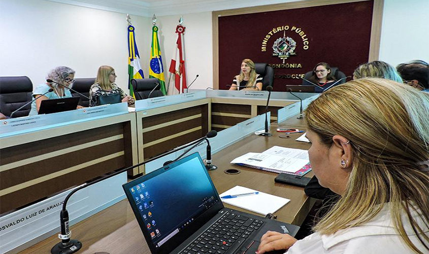 Chamada escolar, matrículas online nas escolas da rede pública e a reintegração de professores são discutidas em reunião no Ministério Público