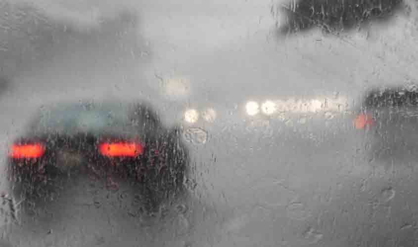 Em períodos chuvosos, população deve redobrar cuidados com a rede elétrica