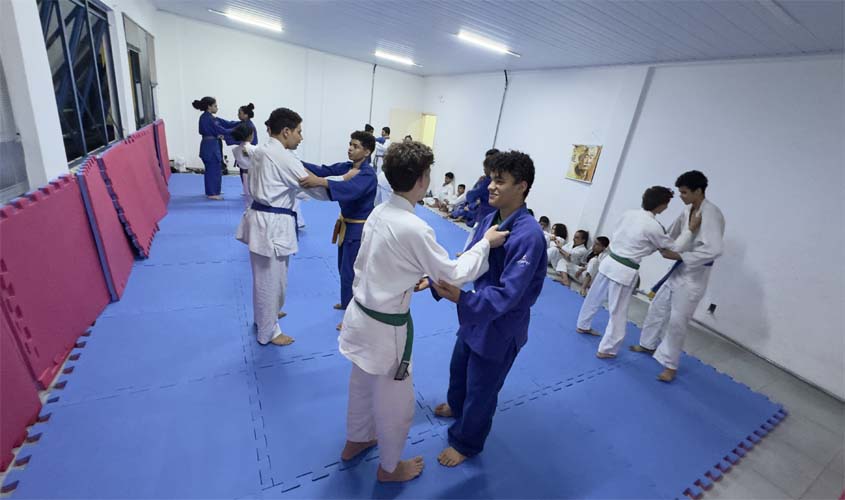 Construindo Campeões leva 30 atletas ao Estadual de Judô