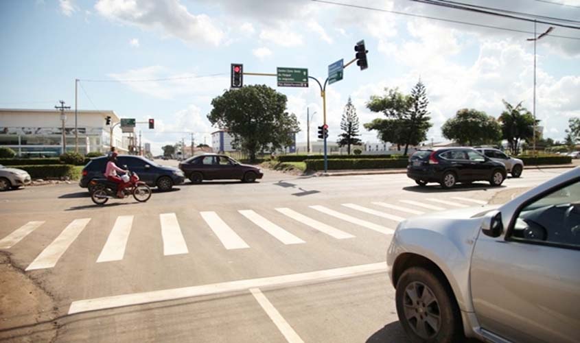 Semtran restaura três semáforos da Jorge Teixeira que foram danificados por queda de energia