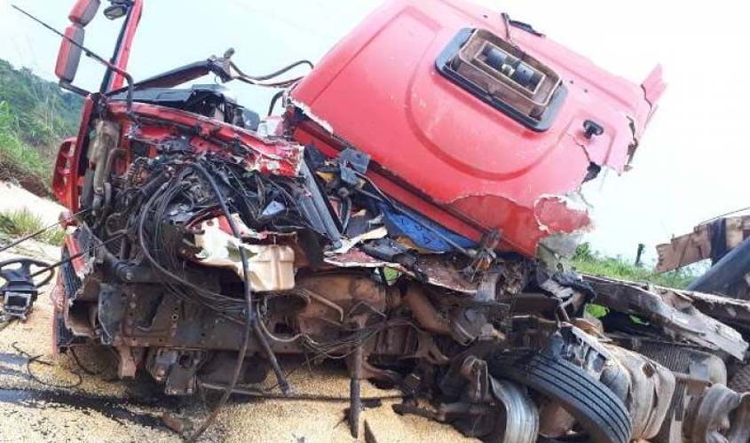 Identificado caminhoneiro morto no choque entre carretas em Vilhena; ele teve o pé decepado