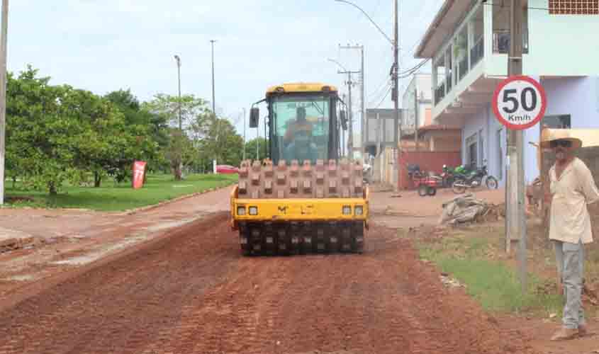 Governo dá continuidade à obra de asfaltamento da RO-010, em trecho do perímetro urbano