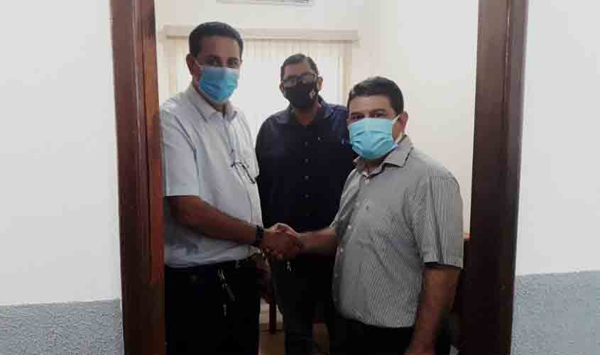 Fabrício Melo visita Aldo Júlio e parabeniza pela eleição a prefeito de Rolim de Moura