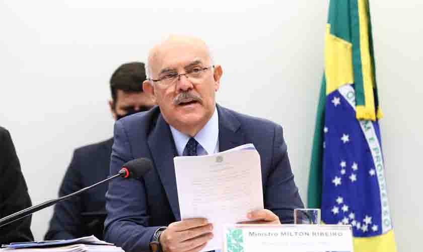 Ministro da Educação nega interferência na elaboração do Enem