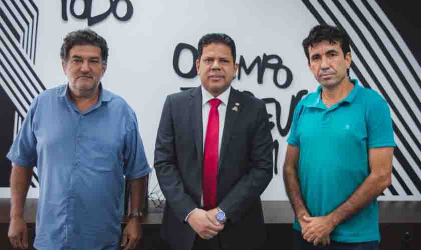 Deputado Estadual Jair Montes recebe pedido de vereadores de Mirante da Serra para recuperação de trecho da RO 471