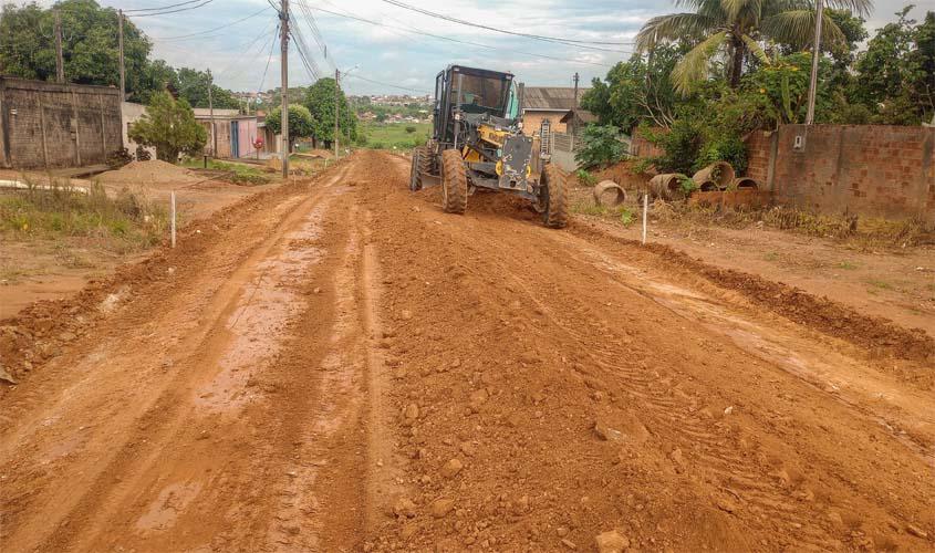 Ruas do bairro Presidencial são preparadas para receber asfalto