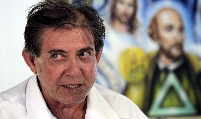 Acusado de abusos sexuais, médium João de Deus se entrega à polícia e é preso em Goiás