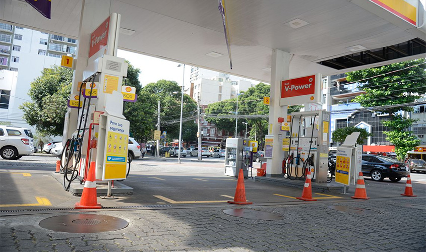 ​​​​​​​Bolsonaro diz que preço dos combustíveis está alto para o consumidor