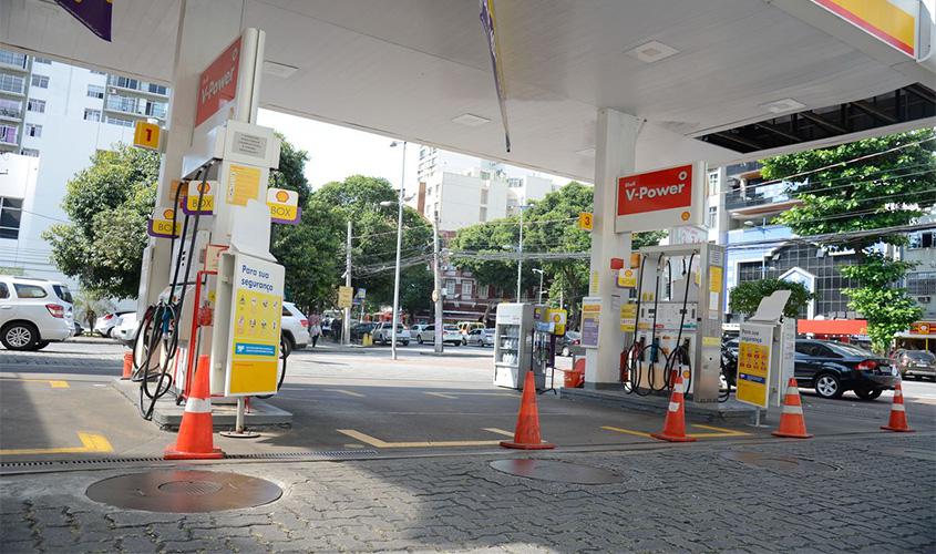 ​​​​​​​Bolsonaro diz que preço dos combustíveis está alto para o consumidor