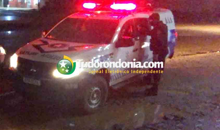 Homem é agredido com pedradas e pauladas por ocupantes de carro de aplicativo