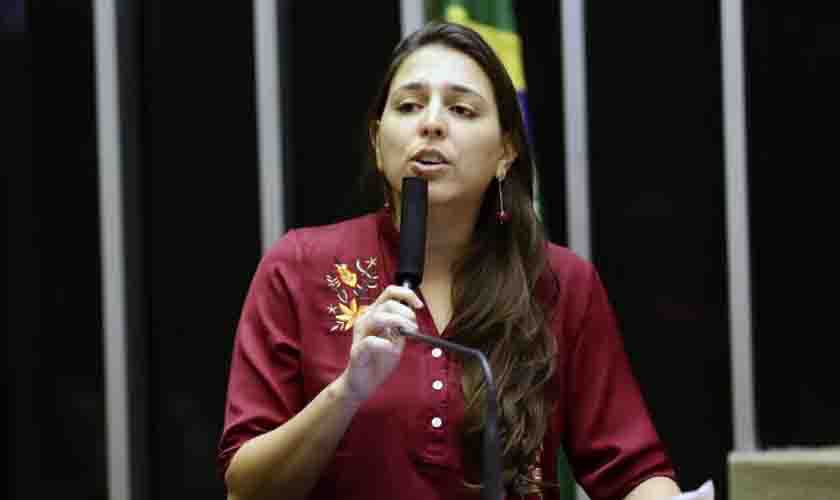 Deputados protestam contra ameaças a deputada e querem processar apresentador de TV