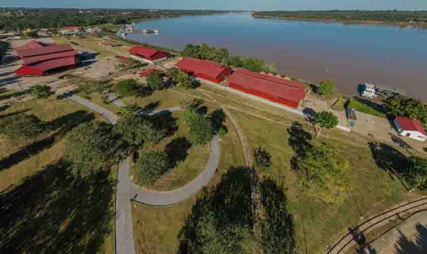 Prefeitura firma parceria com Santo Antônio Energia para melhorias na praça da EFMM