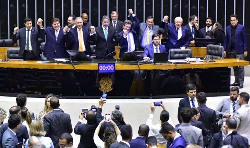 Câmara conclui votação da reforma tributária; texto deve ser promulgado na semana que vem