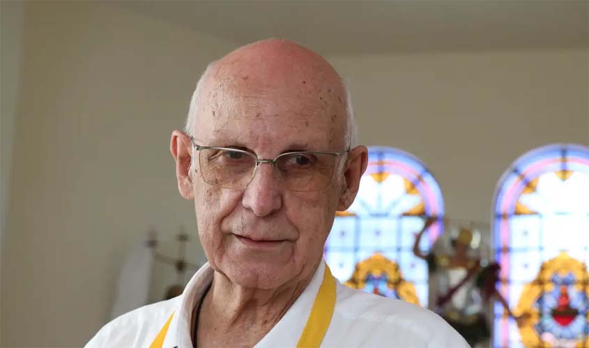 Igreja suspende transmissões de missas do padre Júlio