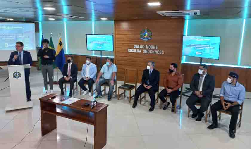 Deputado Jair Montes participa da assinatura do contrato para construção do Heuro