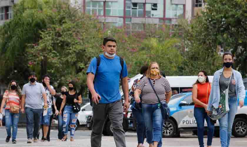 Covid-19: Brasil registra 23 milhões de casos e 621 mil mortes