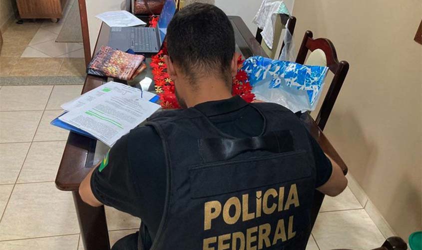 Mulher suspeita de participar de atos antidemocráticos se entrega à PF