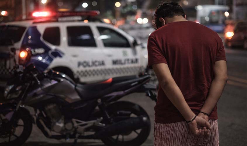 PMRO prende motoqueiro por chamar atenção