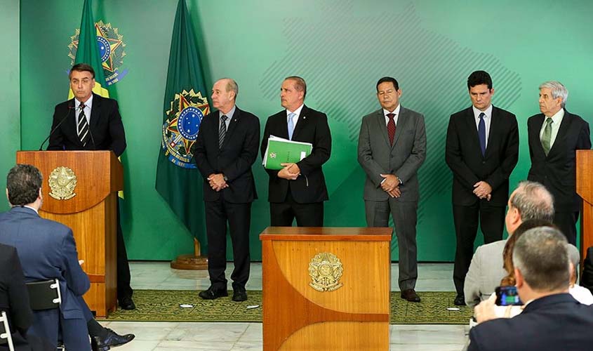 Projeto do PT no Senado propõe sustar decreto que simplificou posse de armas