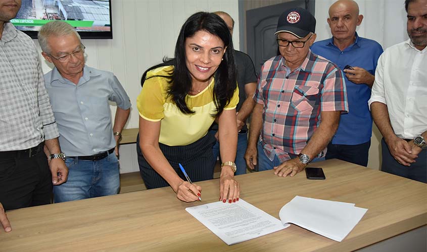 Prefeita assina Decreto desburocratizando emissão de alvará