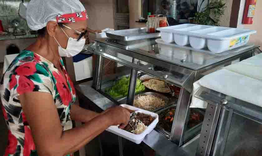 Em Cacoal, “Prato Fácil” oferece refeições saudáveis por apenas R$ 2; programa beneficia pessoas em vulnerabilidade social