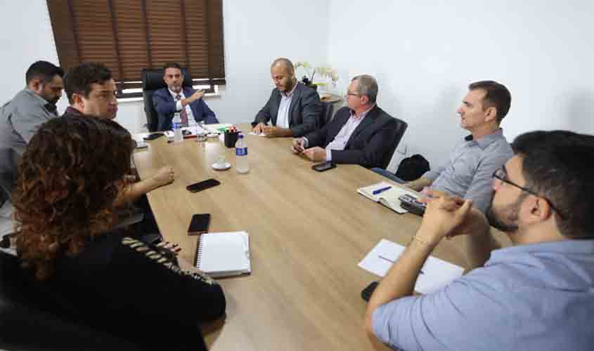 Prefeito Léo Moraes se reúne com Comitê de Gestão para balanço e planejamento de melhorias