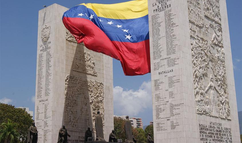 Bolsonaro confirma fechamento de fronteira com a Venezuela