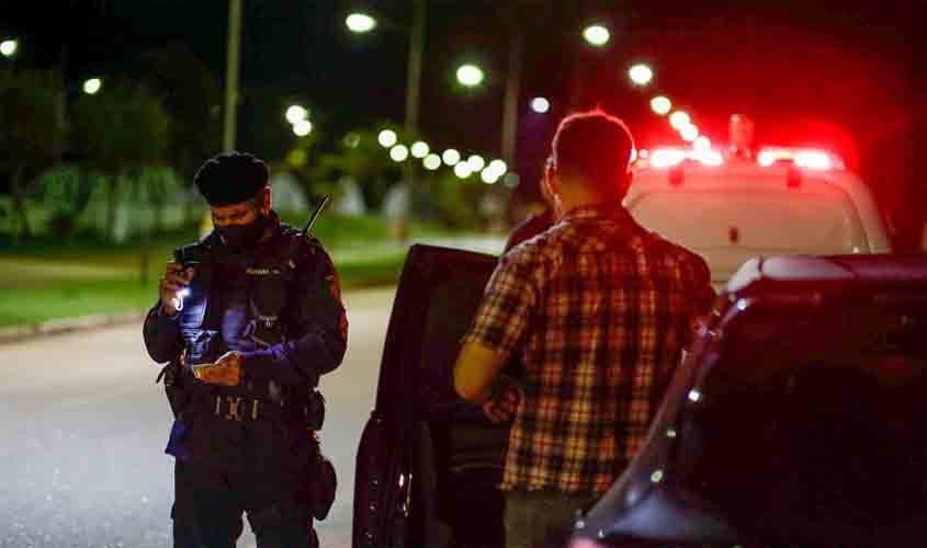 Na 1ª noite da 'Operação Emergência', equipes de fiscalização reforçam medidas de distanciamento social controlado