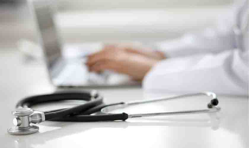 Gerente que faltou à audiência não consegue anular sentença