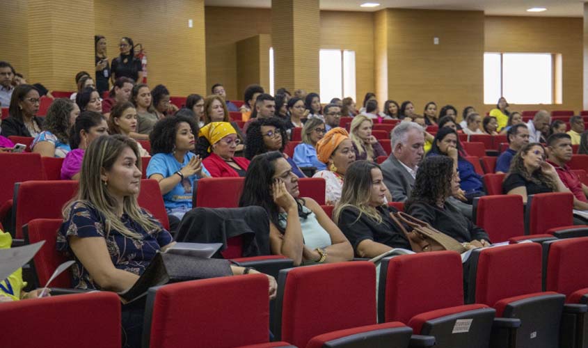 Servidores municipais participam de oficina Acolhimento Institucional e Familiar