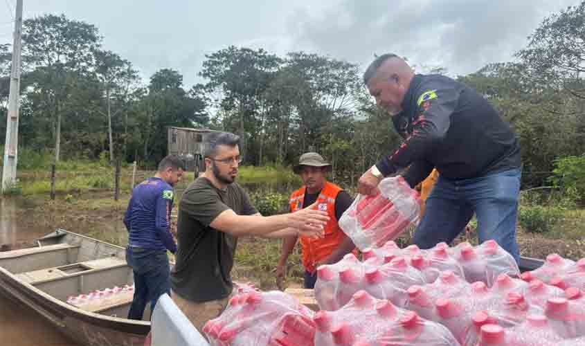 Defesa Civil atende famílias ribeirinhas afetadas pelo aumento do nível no rio Madeira