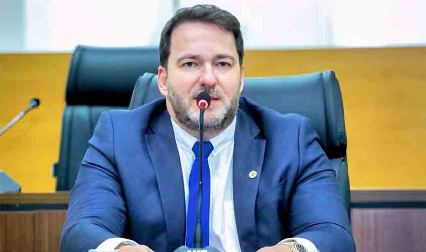 Presidente Alex Redano indica a viabilização das rematrículas online para alunos das escolas estaduais