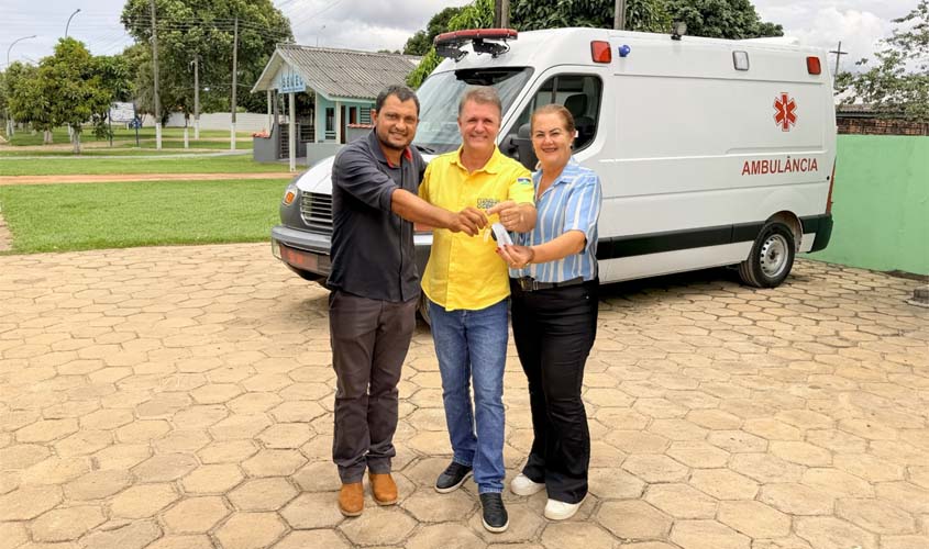 Luizinho Goebel destina ambulância de R$ 315 mil a Pimenteiras