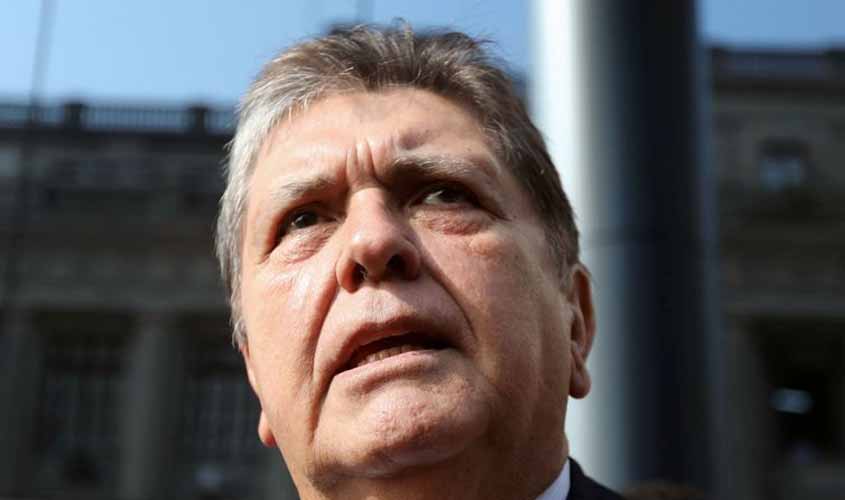 Ex-presidente do Peru morre após dar tiro na cabeça ao ser preso