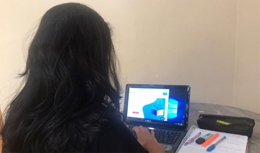 Aulas on-line contribuem para a preparação de alunos ao Enem