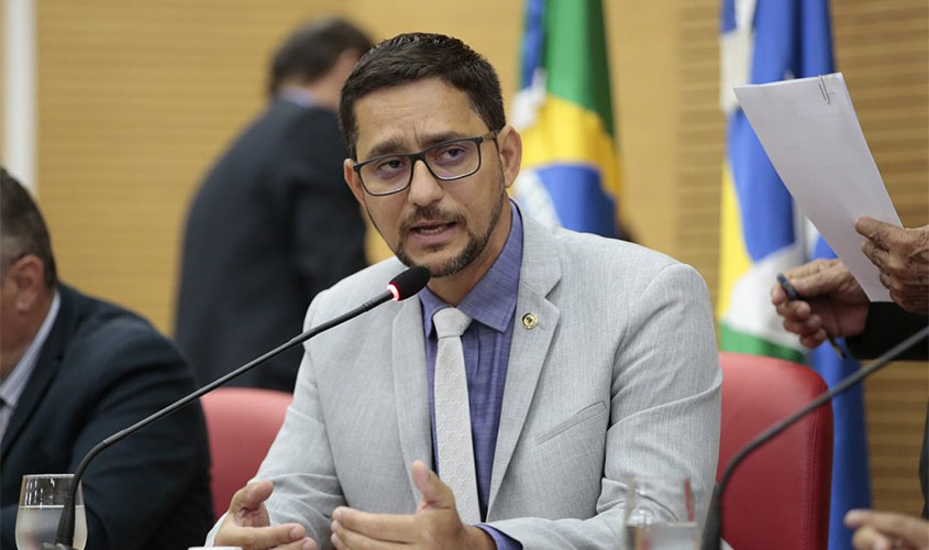 Recurso de quase R$ 1 milhão de emendas do deputado Anderson está disponível na SESAU 