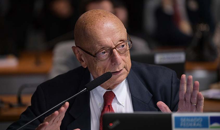 Comissão aprova arma para policiais legislativos nos estados  