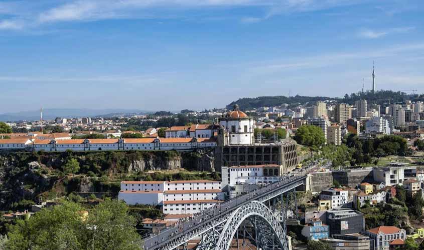Alçando Voo: Embarque com Estilo para o Porto