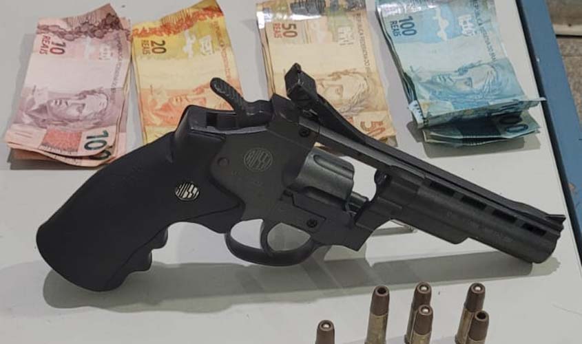 PM prende um dos suspeitos de agredir e roubar idosos