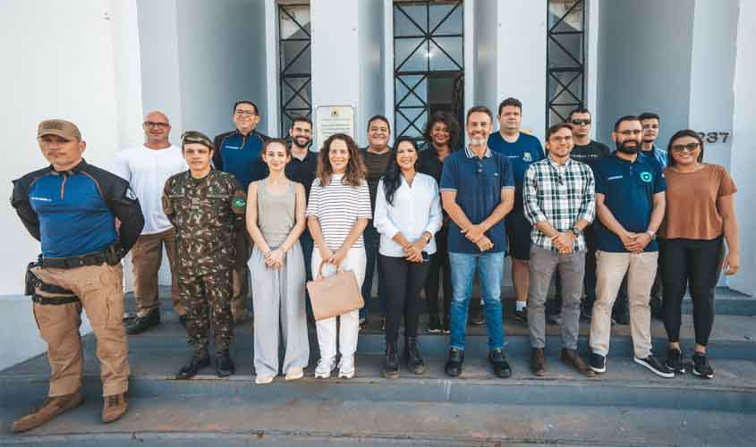 Comitiva parte em missão de reconhecimento de comunidades afetadas pela cheia