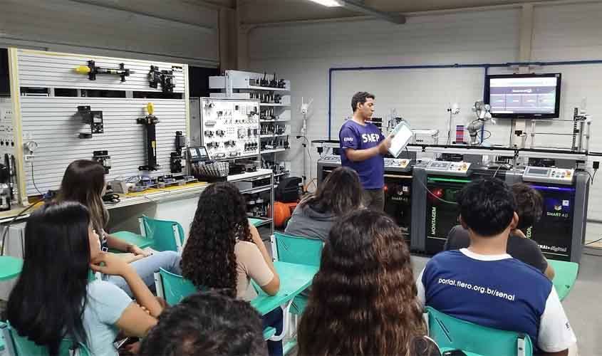 Alunos do SENAI vivenciam processos da Indústria 4.0