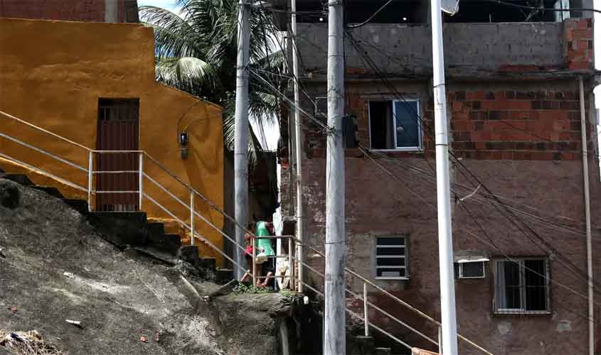 Pretos e pardos têm menos acesso à infraestrutura urbana que brancos