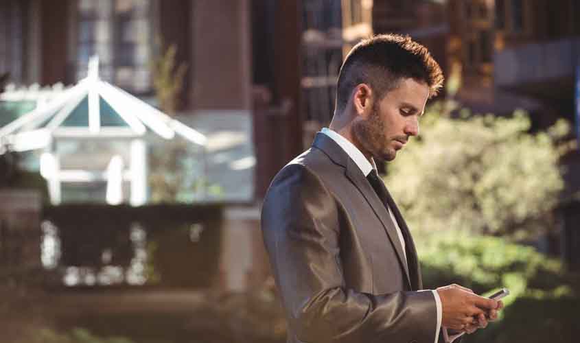 Por que homens bem-sucedidos estão optando por relacionamentos não convencionais?