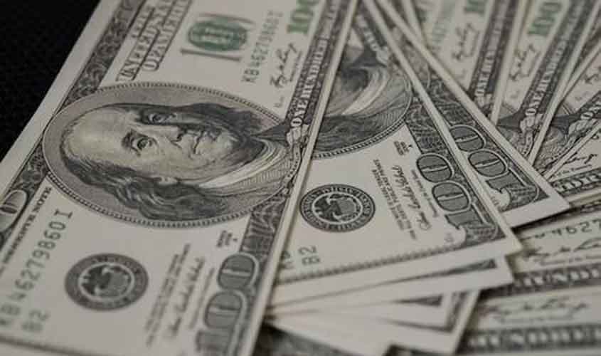 Dólar volta a cair e é cotado a R$ 5,86