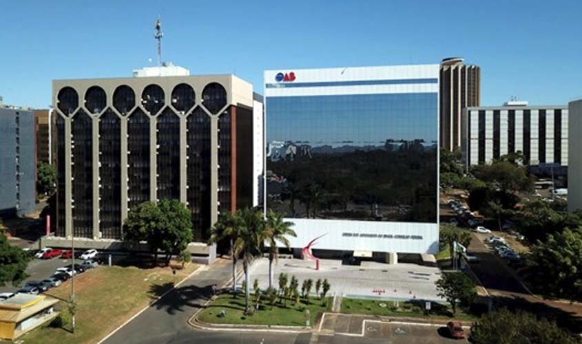 OAB cobra afastamento de delegado após prisão de advogada