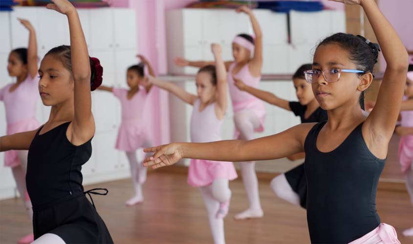 Ballet transforma rotina de crianças e fortalece aprendizado